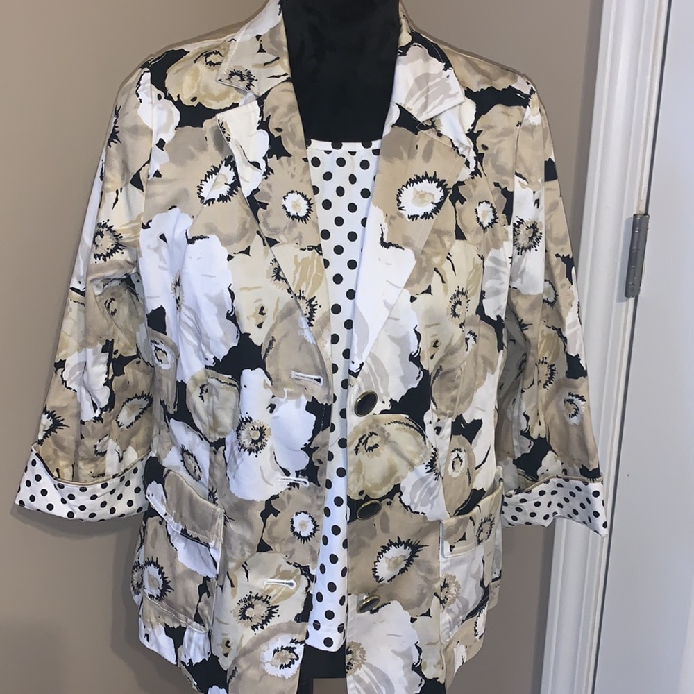 Joan Rivers Floral Beige/Black Jacket 10 with black and white polka dot tank (M)